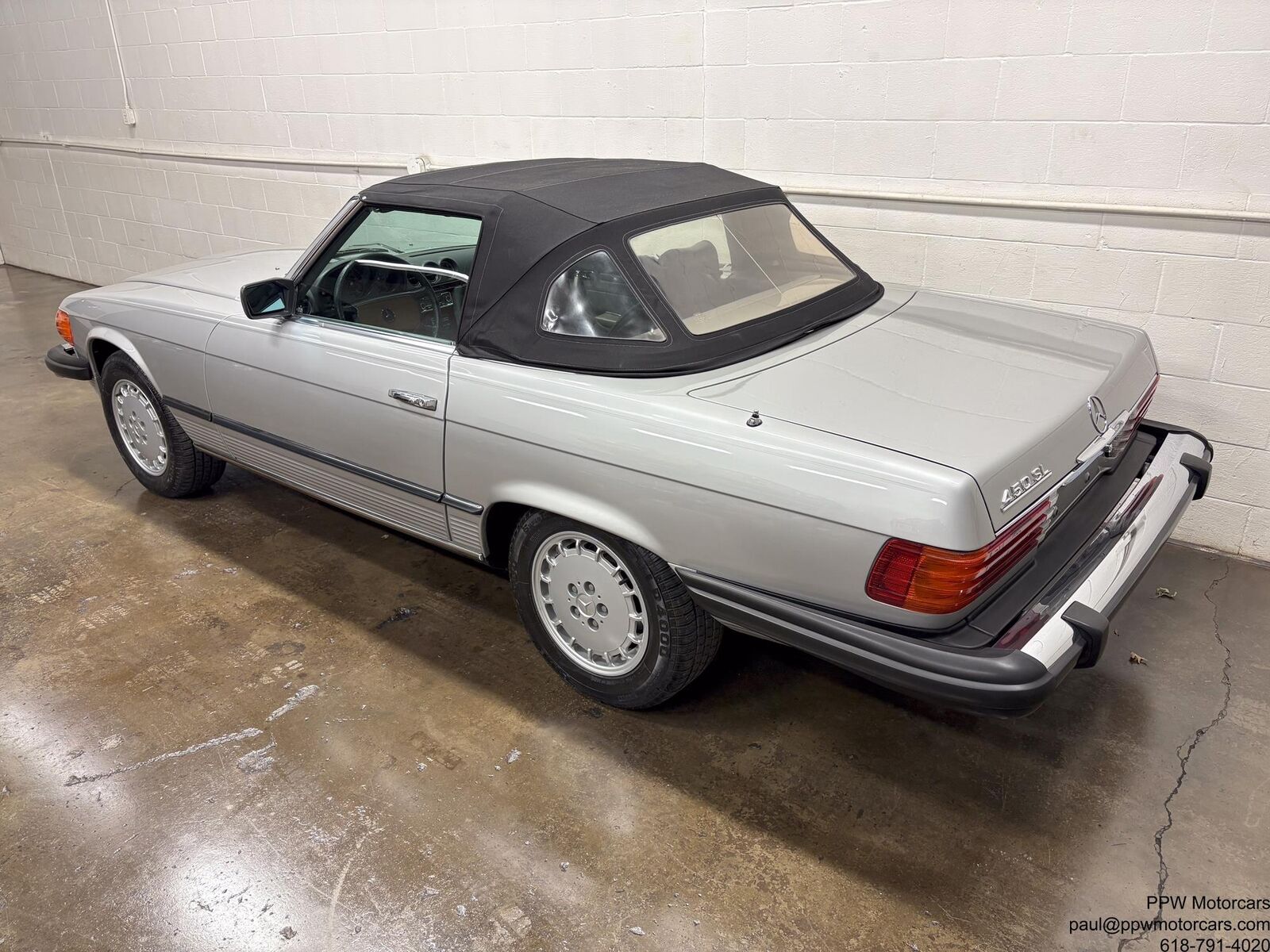 Mercedes-Benz-SL-Class-Cabriolet-1980-Silver-Gray-120062-11