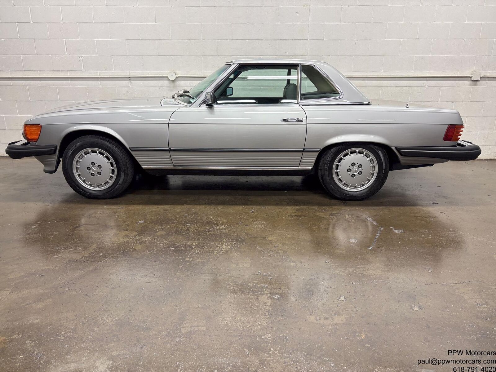 Mercedes-Benz-SL-Class-Cabriolet-1980-Silver-Gray-120062-12