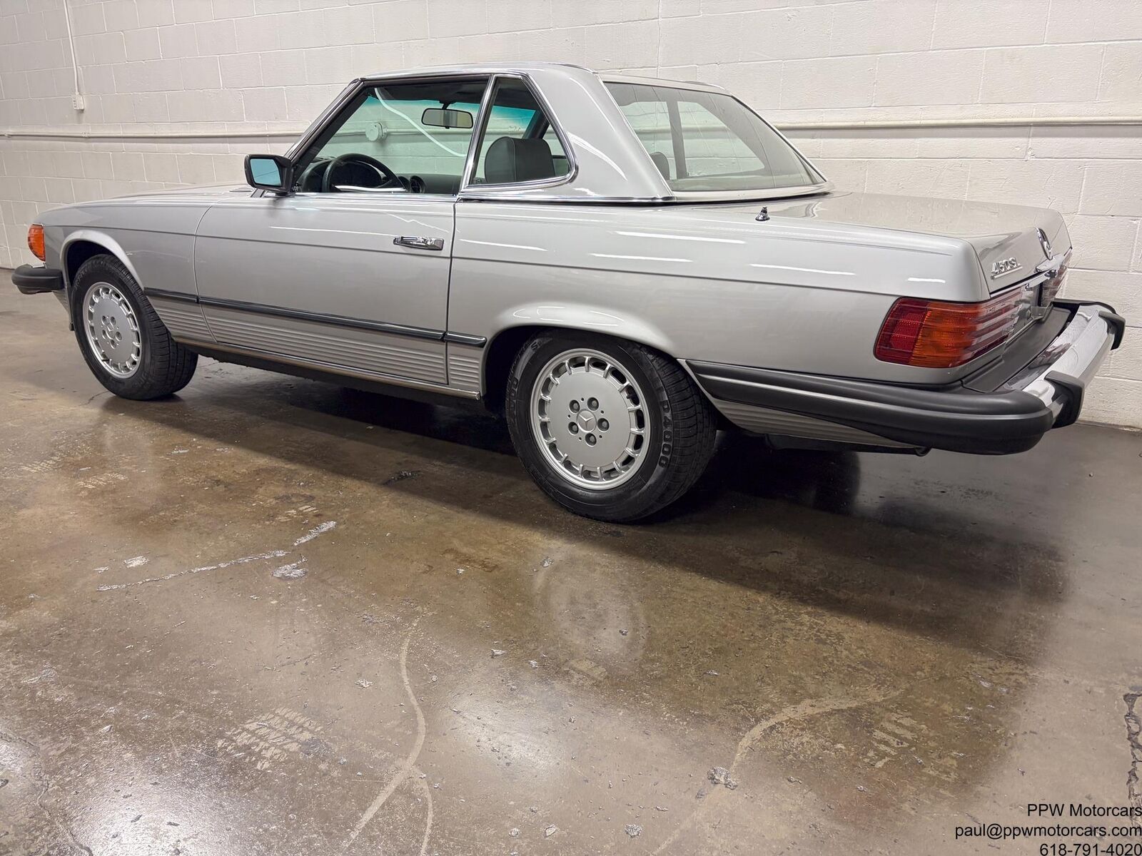 Mercedes-Benz-SL-Class-Cabriolet-1980-Silver-Gray-120062-14