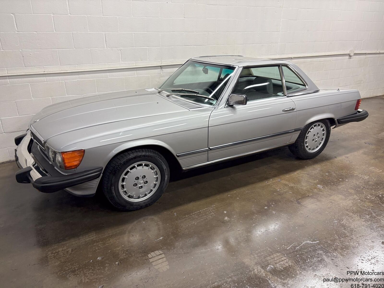 Mercedes-Benz-SL-Class-Cabriolet-1980-Silver-Gray-120062-16