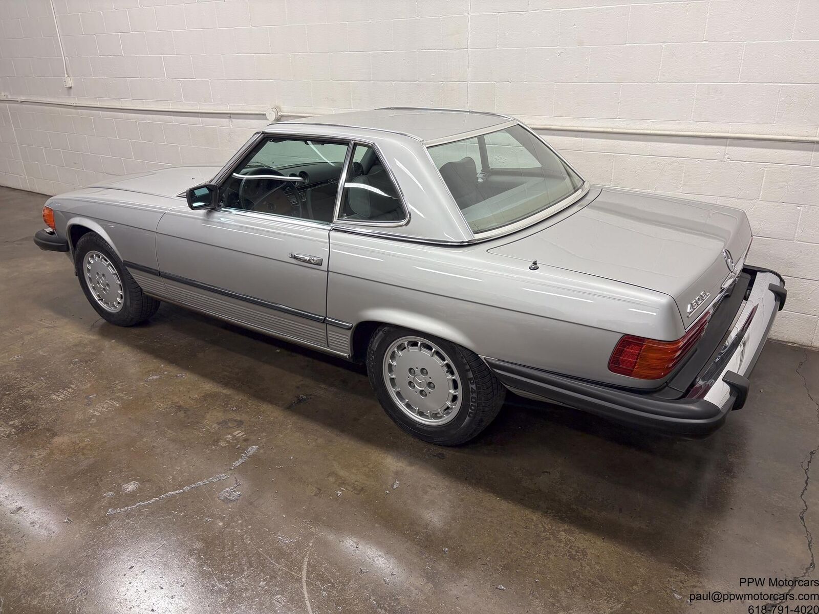 Mercedes-Benz-SL-Class-Cabriolet-1980-Silver-Gray-120062-17