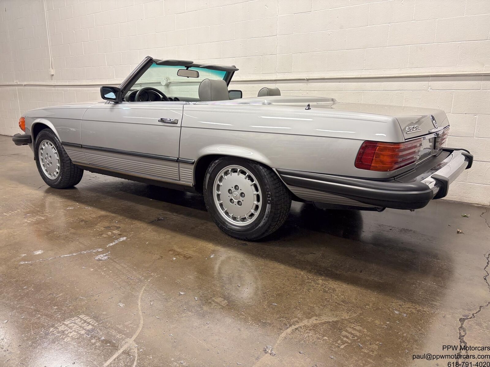 Mercedes-Benz-SL-Class-Cabriolet-1980-Silver-Gray-120062-2