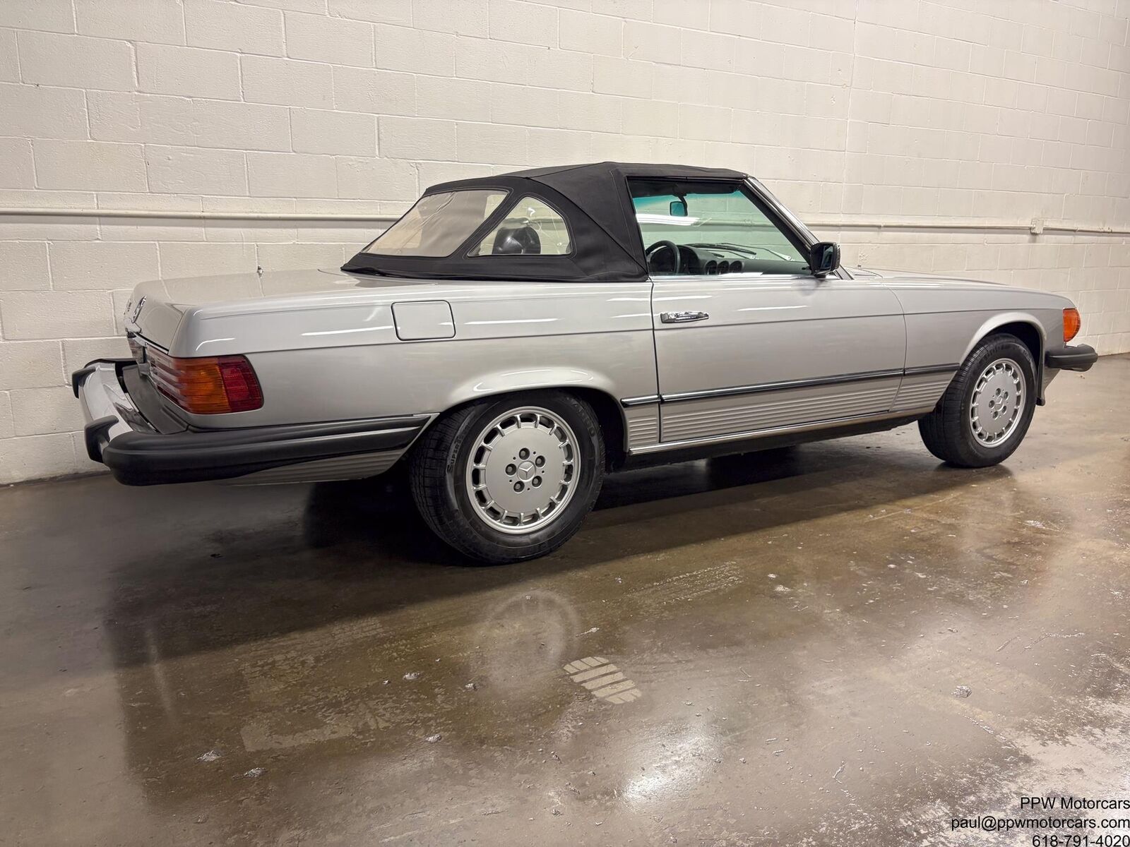 Mercedes-Benz-SL-Class-Cabriolet-1980-Silver-Gray-120062-33