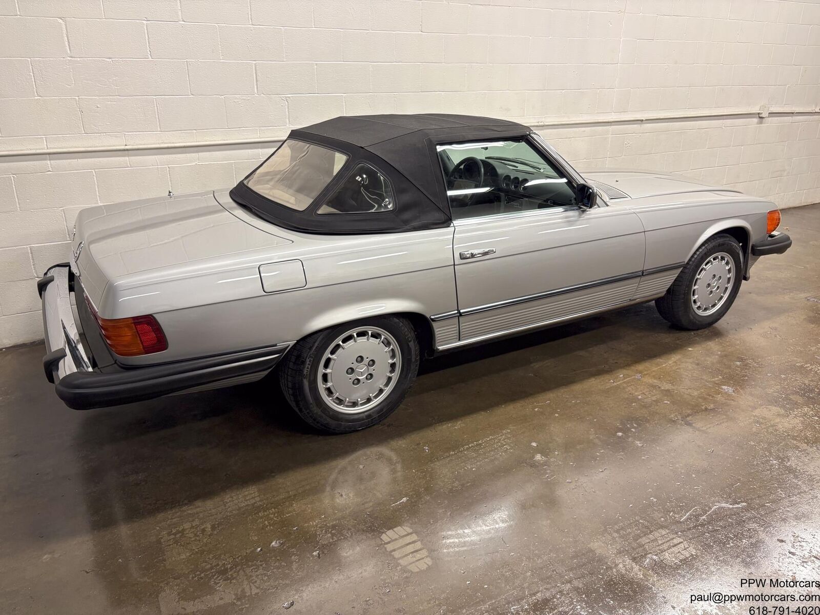 Mercedes-Benz-SL-Class-Cabriolet-1980-Silver-Gray-120062-36