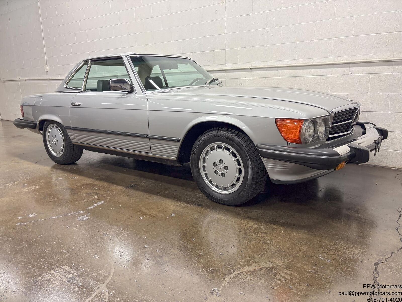 Mercedes-Benz-SL-Class-Cabriolet-1980-Silver-Gray-120062-38