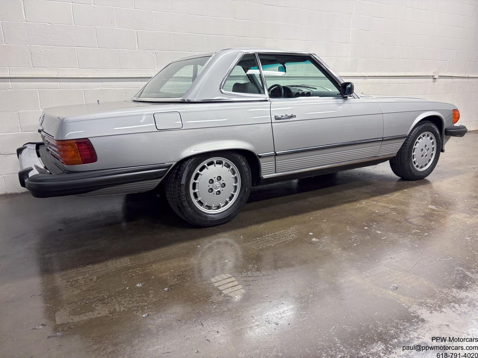 Mercedes-Benz-SL-Class-Cabriolet-1980-Silver-Gray-120062-39