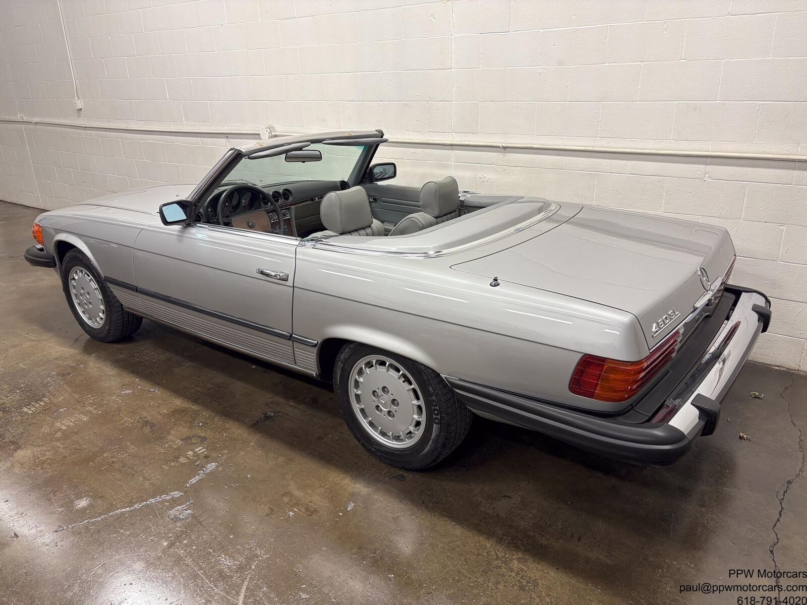 Mercedes-Benz-SL-Class-Cabriolet-1980-Silver-Gray-120062-5