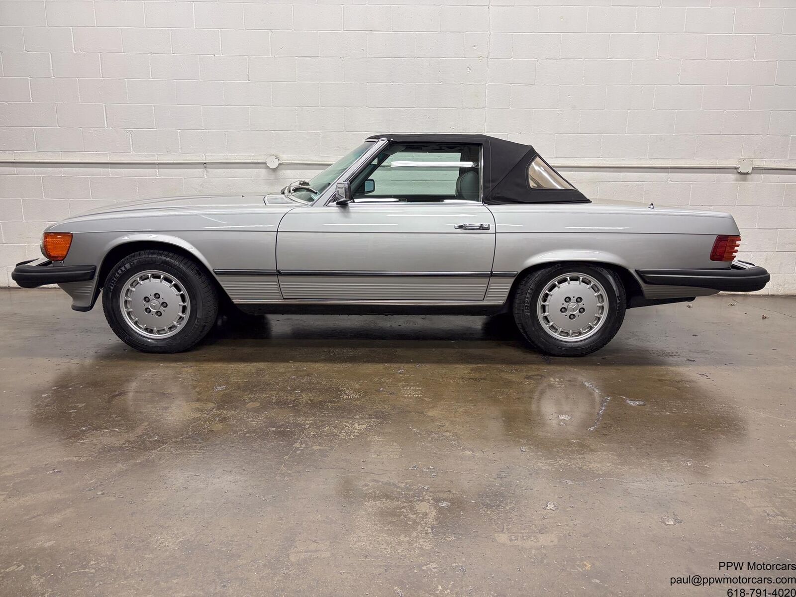 Mercedes-Benz-SL-Class-Cabriolet-1980-Silver-Gray-120062-6