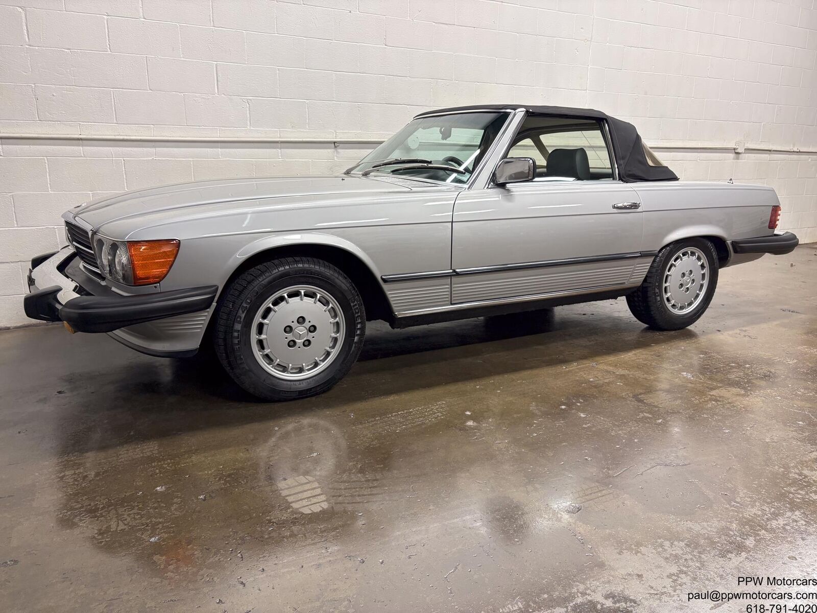 Mercedes-Benz-SL-Class-Cabriolet-1980-Silver-Gray-120062-7