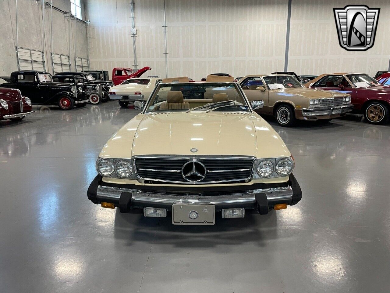 Mercedes-Benz-SL-Class-Cabriolet-1983-Cream-Tan-67473-2