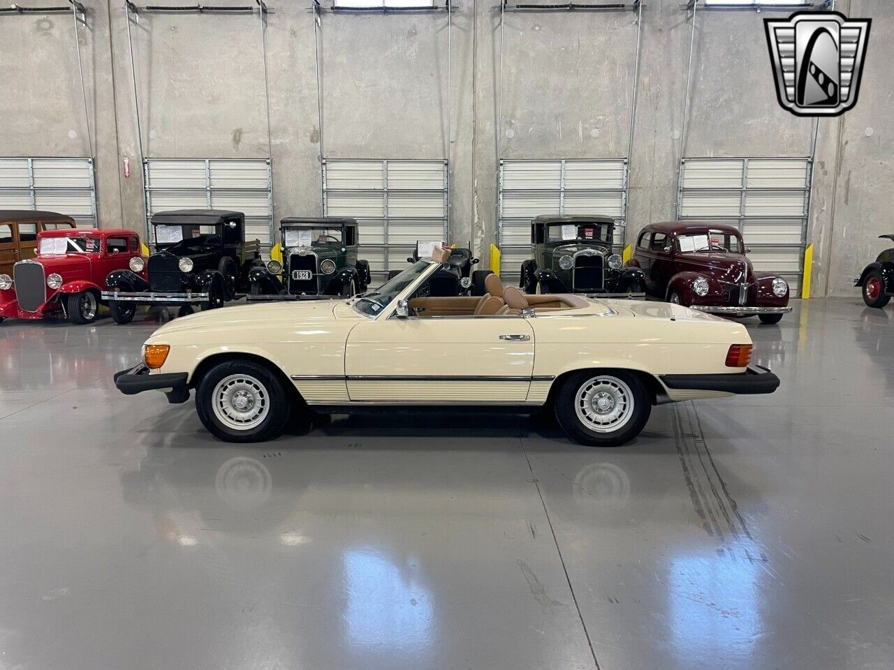 Mercedes-Benz-SL-Class-Cabriolet-1983-Cream-Tan-67473-3