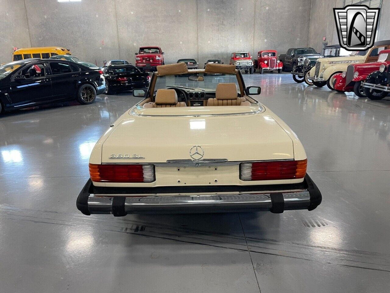 Mercedes-Benz-SL-Class-Cabriolet-1983-Cream-Tan-67473-4