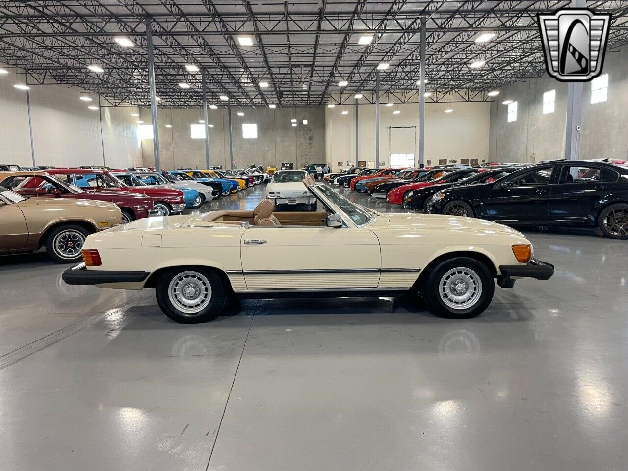 Mercedes-Benz-SL-Class-Cabriolet-1983-Cream-Tan-67473-5