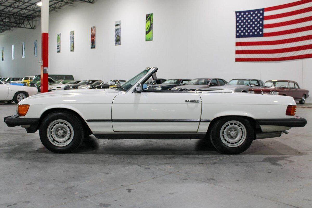 Mercedes-Benz-SL-Class-Cabriolet-1984-White-Black-133347-2