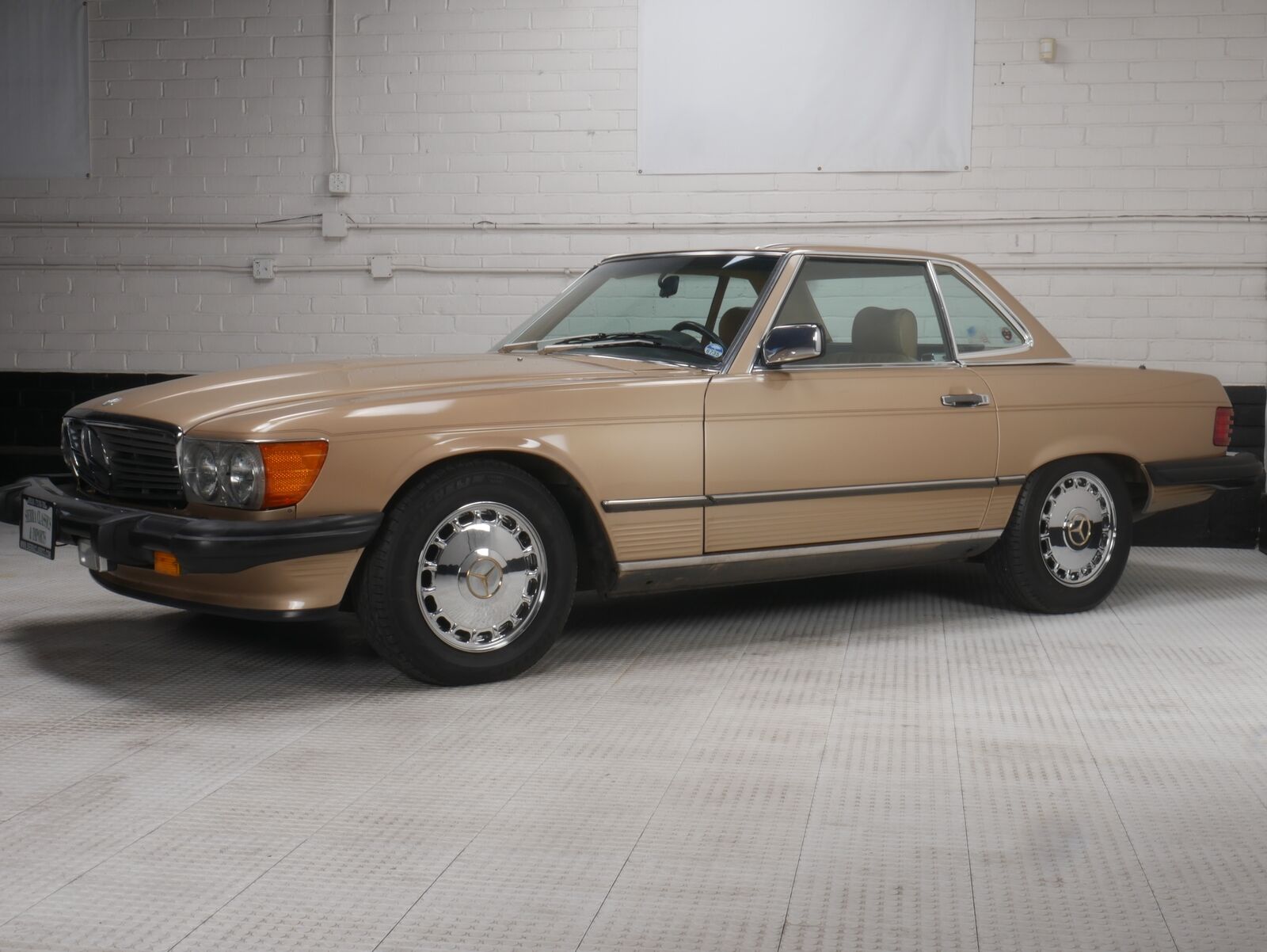 Mercedes-Benz-SL-Class-Cabriolet-1988-Gold-Tan-237216-6