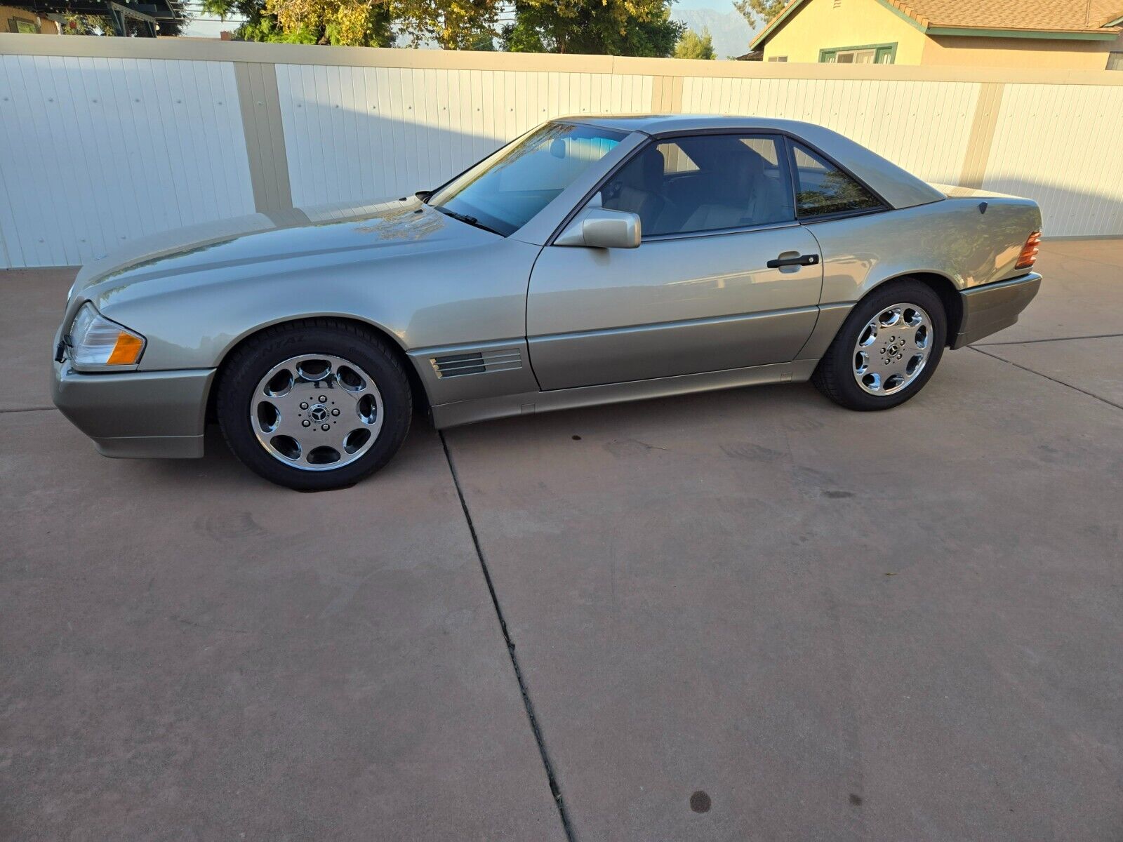 Mercedes-Benz-SL-Class-Cabriolet-1995-Smoke-Silver-Tan-104607-7