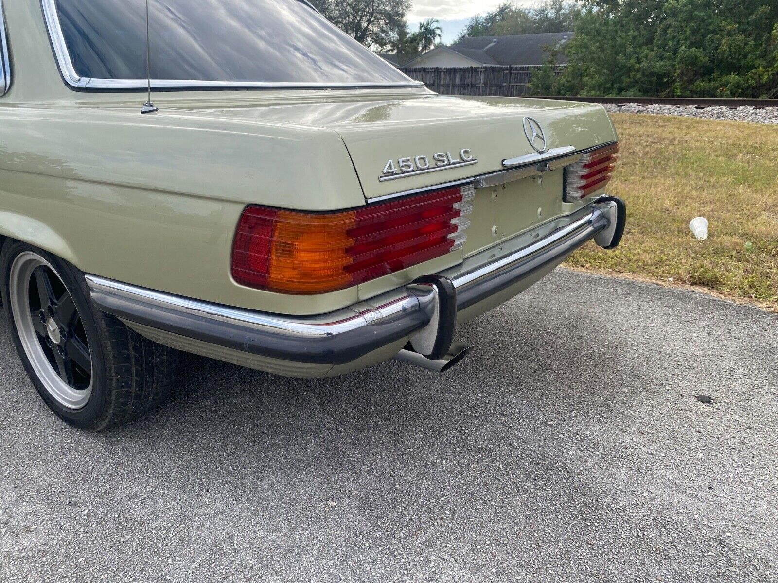 Mercedes-Benz-SL-Class-Coupe-1980-Green-Green-180568-2