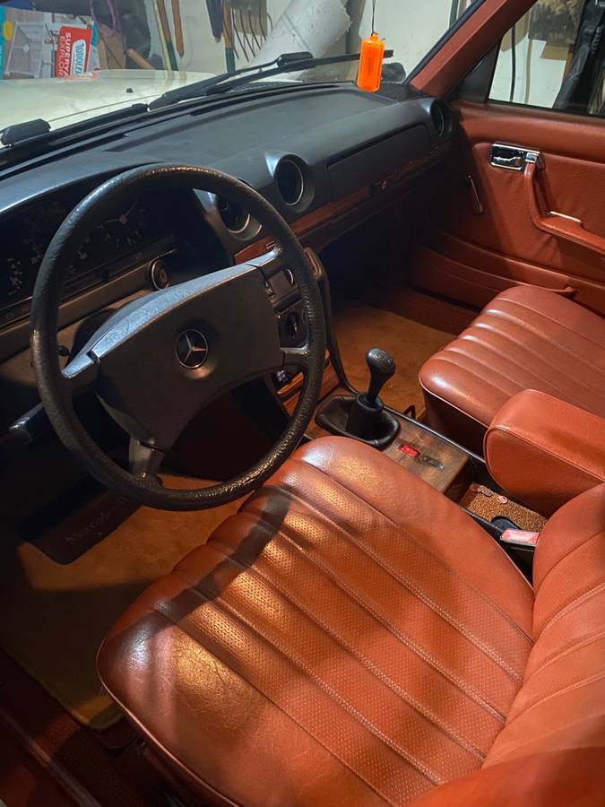 Mercedes-benz-Benz-240d-diesel-1982-custom-296119-3