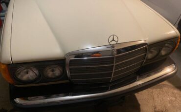 Mercedes-benz-Benz-240d-diesel-1982-custom-296119-7