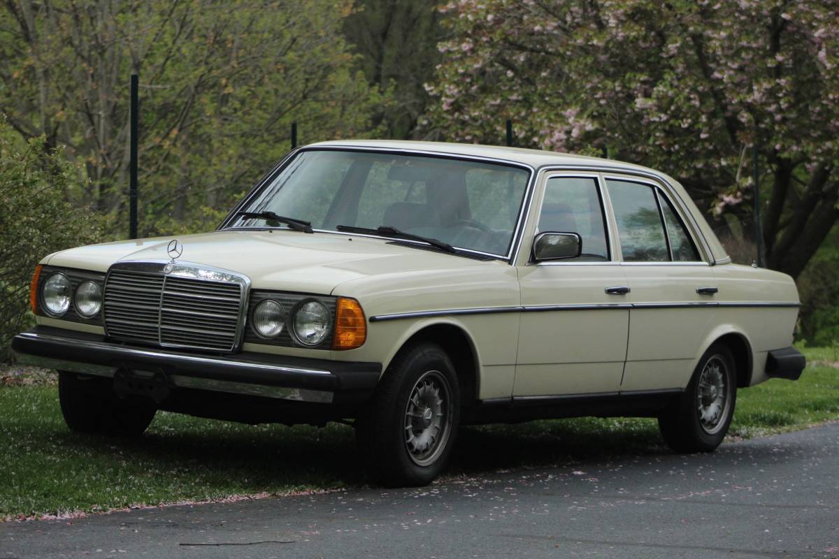 Mercedes-benz-Benz-240d-diesel-1982-custom-296119