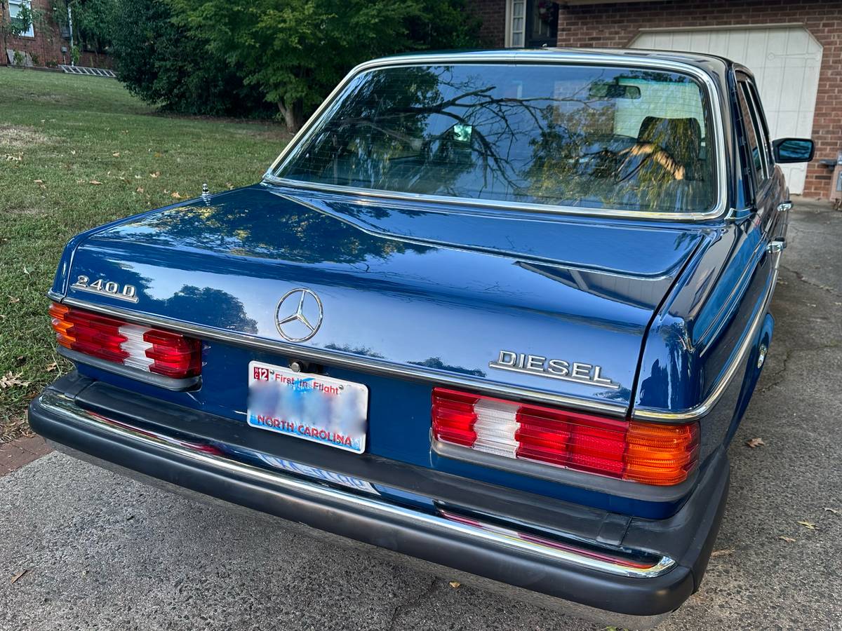 Mercedes-benz-Benz-240d-diesel-1983-166245-4