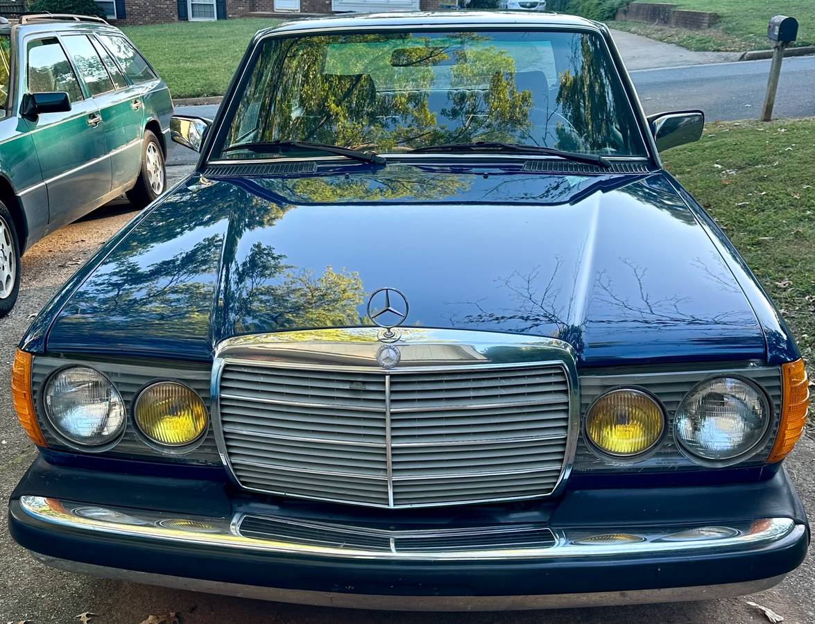 Mercedes-benz-Benz-240d-diesel-1983-166245-8