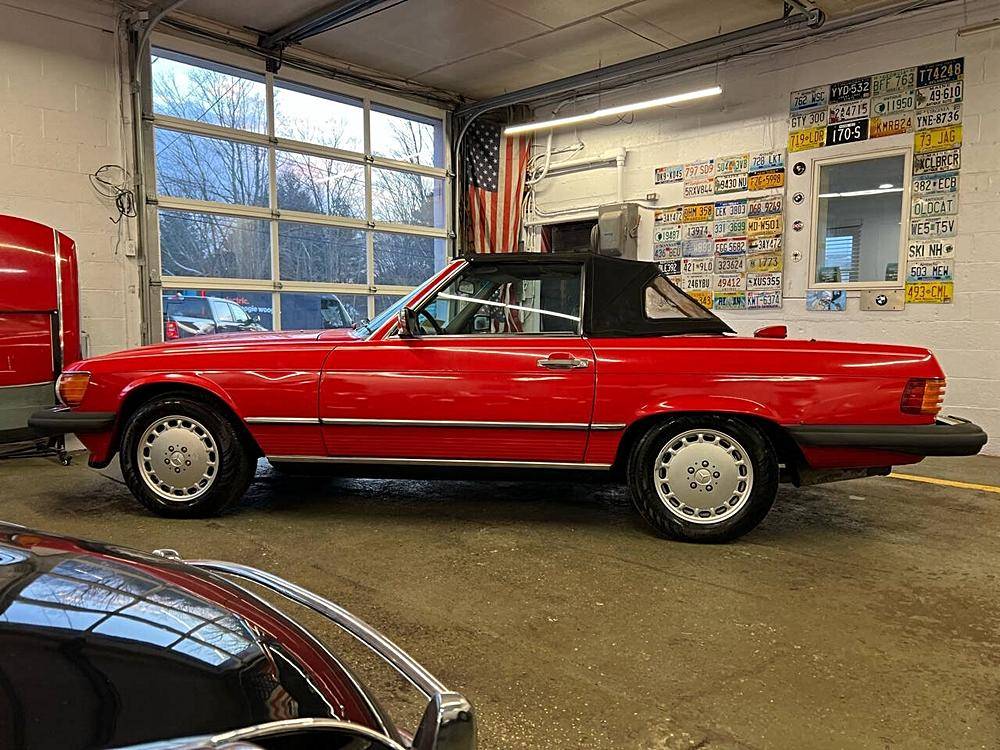 Mercedes-benz-Benz-560class-1986-red-174864-2