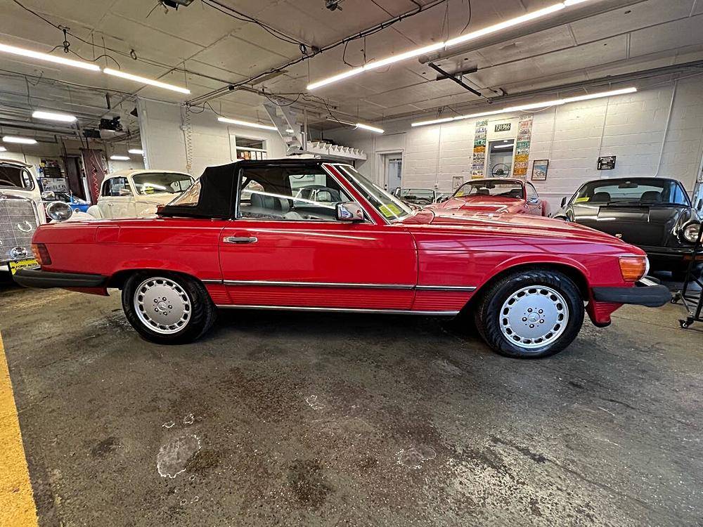 Mercedes-benz-Benz-560class-1986-red-174864-6