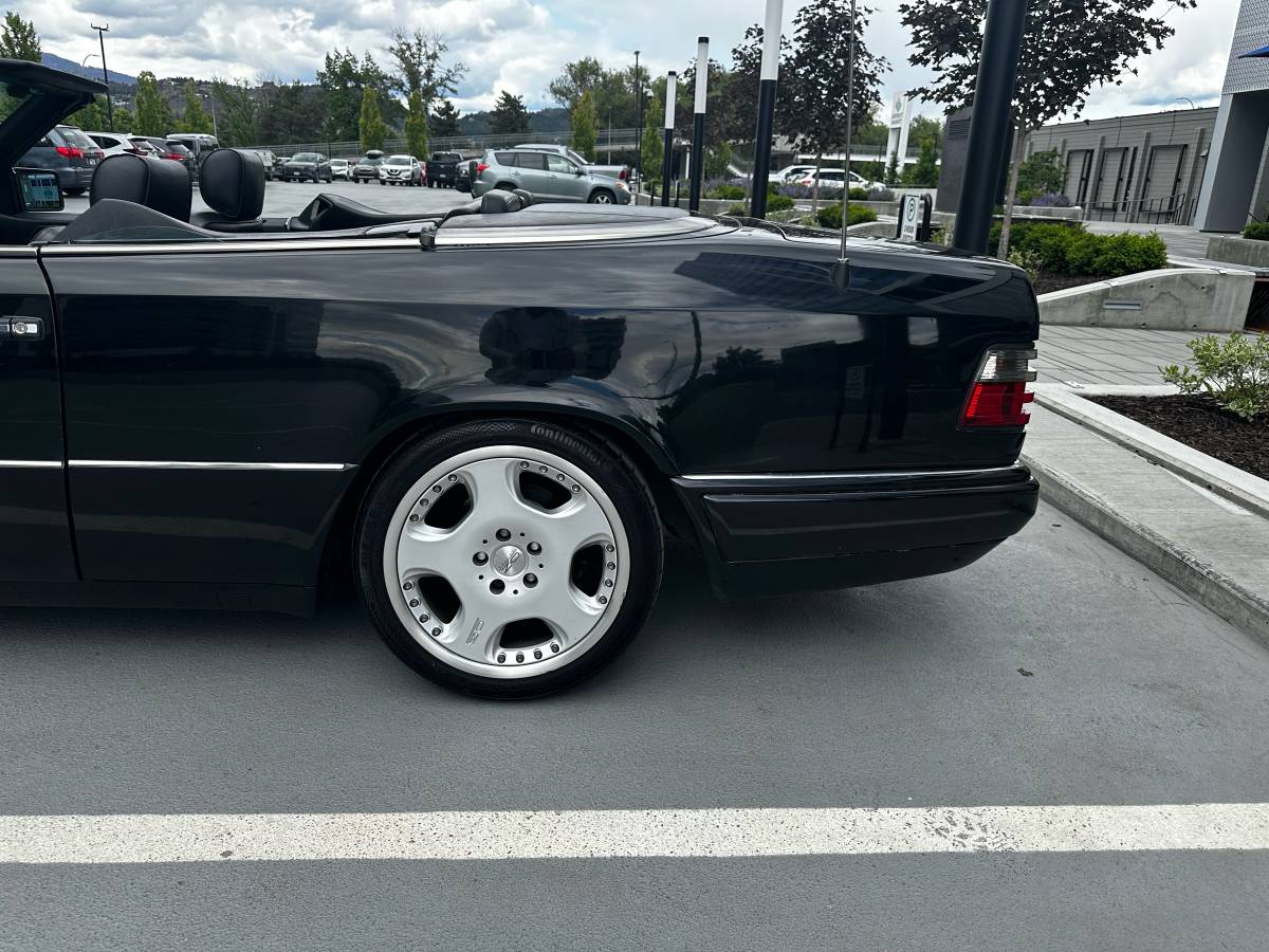 Mercedes-benz-Benz-e320-1994-black-389460-13