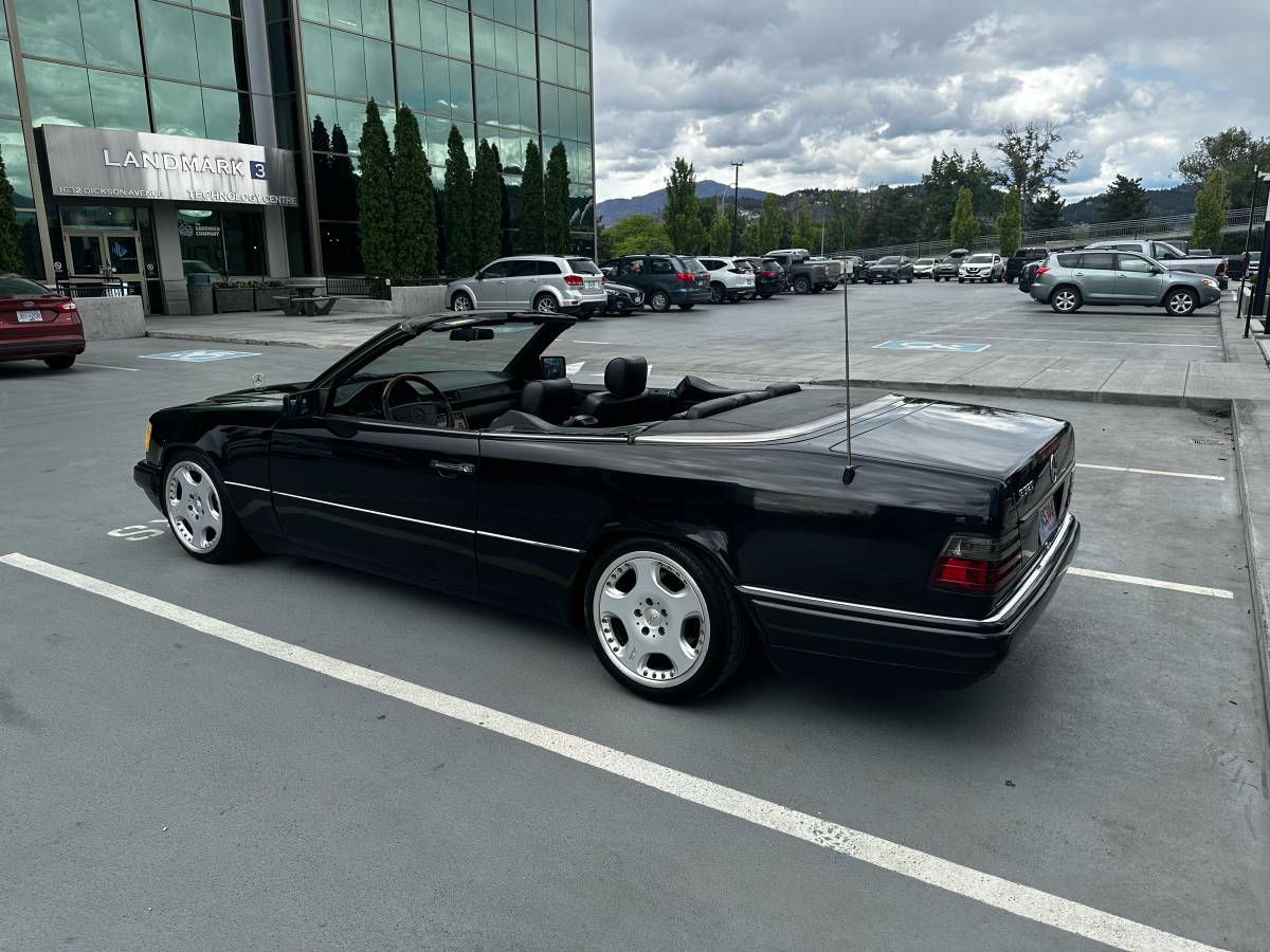 Mercedes-benz-Benz-e320-1994-black-389460-3