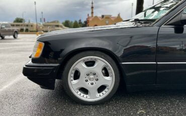 Mercedes-benz-Benz-e320-1994-black-389460-9