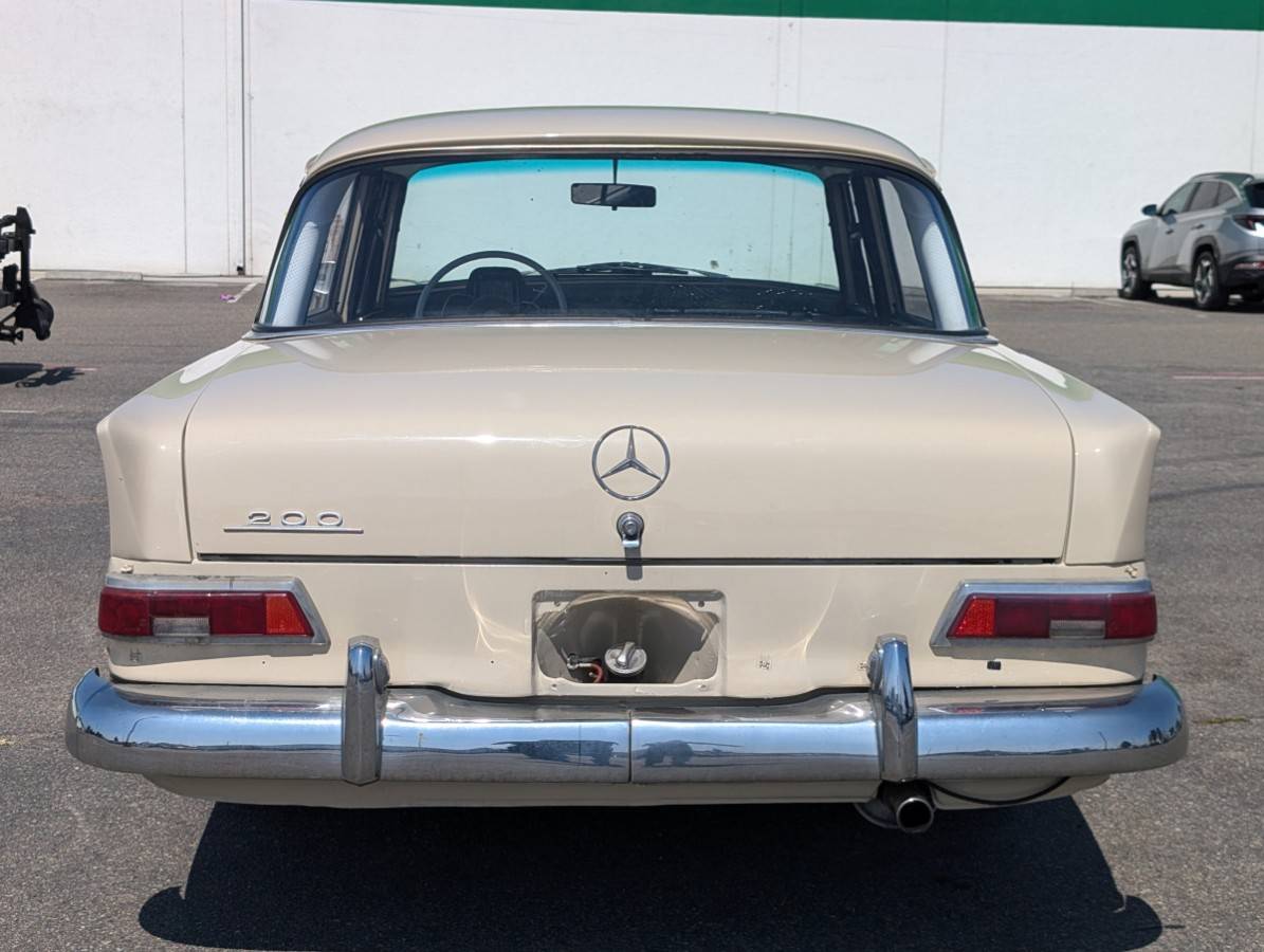 Mercedes-benz-benz-200-classic-4d-se-1966-51581-5