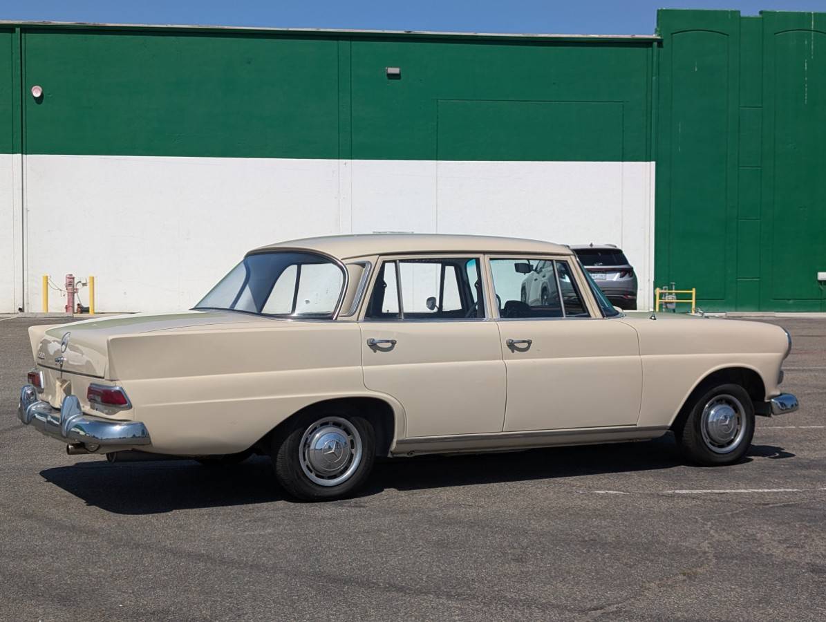 Mercedes-benz-benz-200-classic-4d-se-1966-51581-6