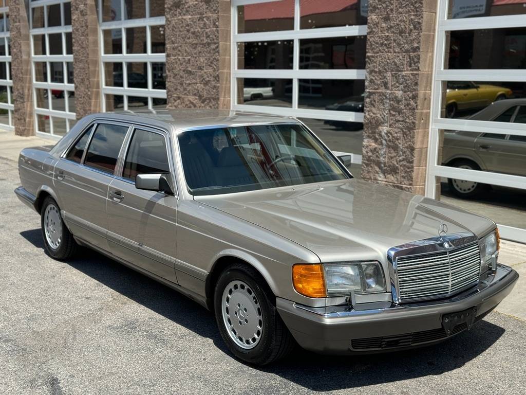 Mercedes-benz-benz-560-class-1988-yellow-138217-2