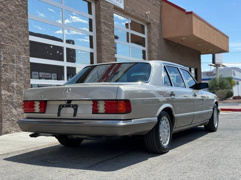 Mercedes-benz-benz-560-class-1988-yellow-138217-4