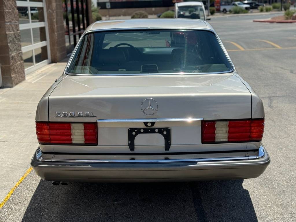 Mercedes-benz-benz-560-class-1988-yellow-138217-5