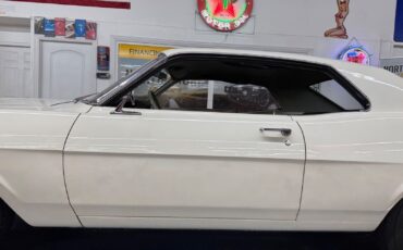 Mercury-Comet-Coupe-1968-White-Champagne-27990-19