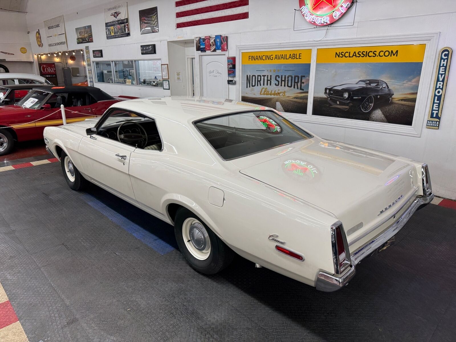 Mercury-Comet-Coupe-1968-White-Champagne-27990-2