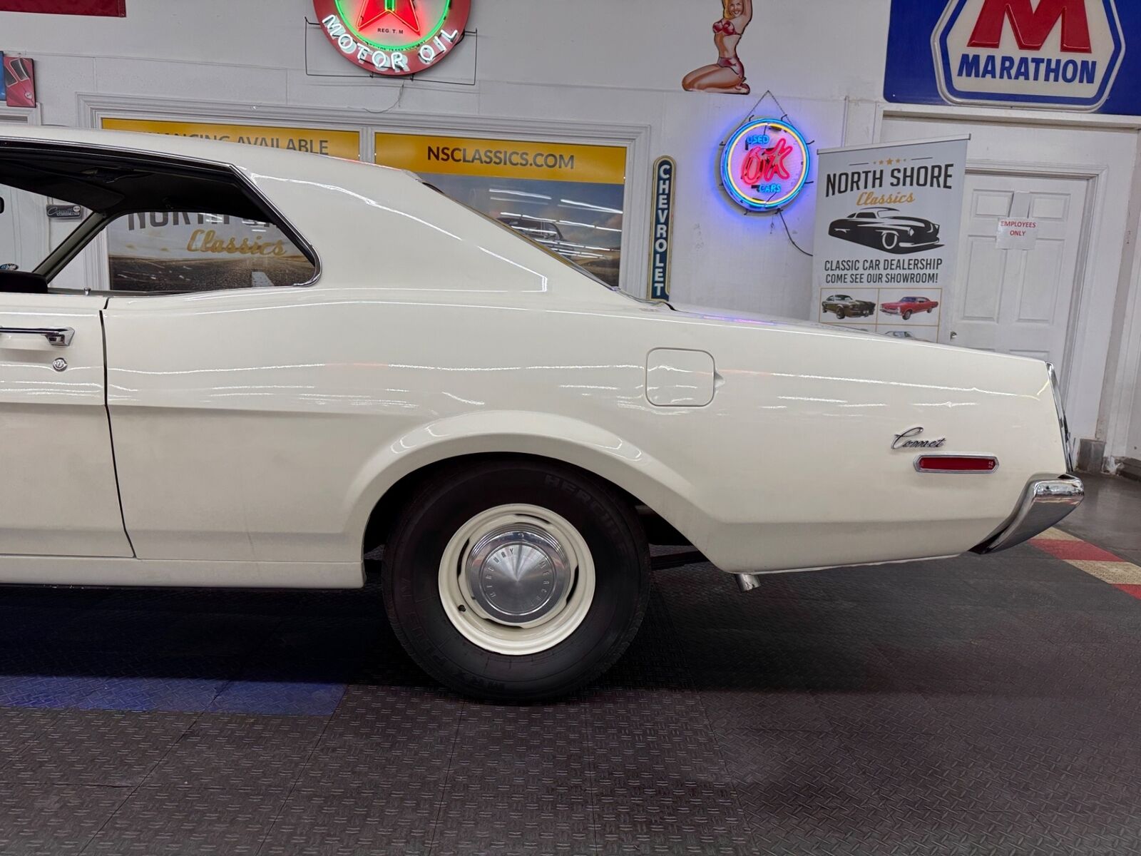 Mercury-Comet-Coupe-1968-White-Champagne-27990-20