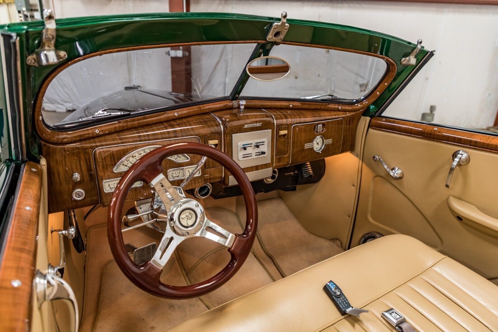 Mercury-Convertible-Cabriolet-1939-Green-Tan-25750-5