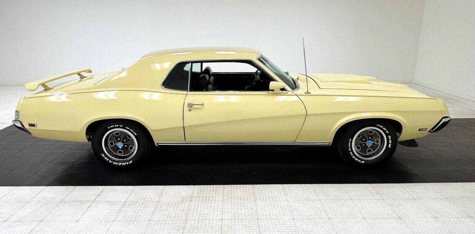 Mercury-Cougar-1969-Yellow-Black-135-5