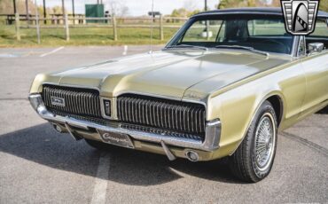 Mercury-Cougar-Coupe-1967-Gold-Black-54871-10