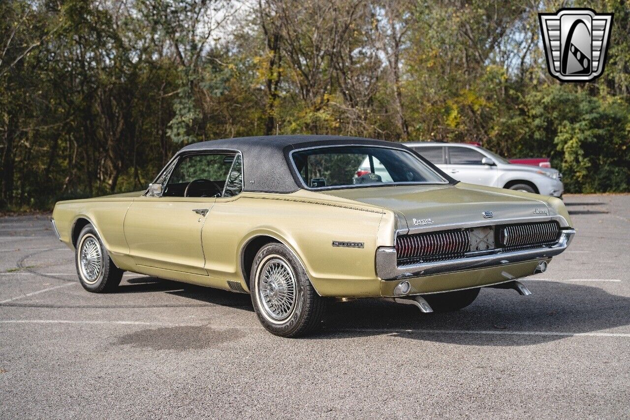 Mercury-Cougar-Coupe-1967-Gold-Black-54871-4