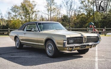 Mercury-Cougar-Coupe-1967-Gold-Black-54871-8