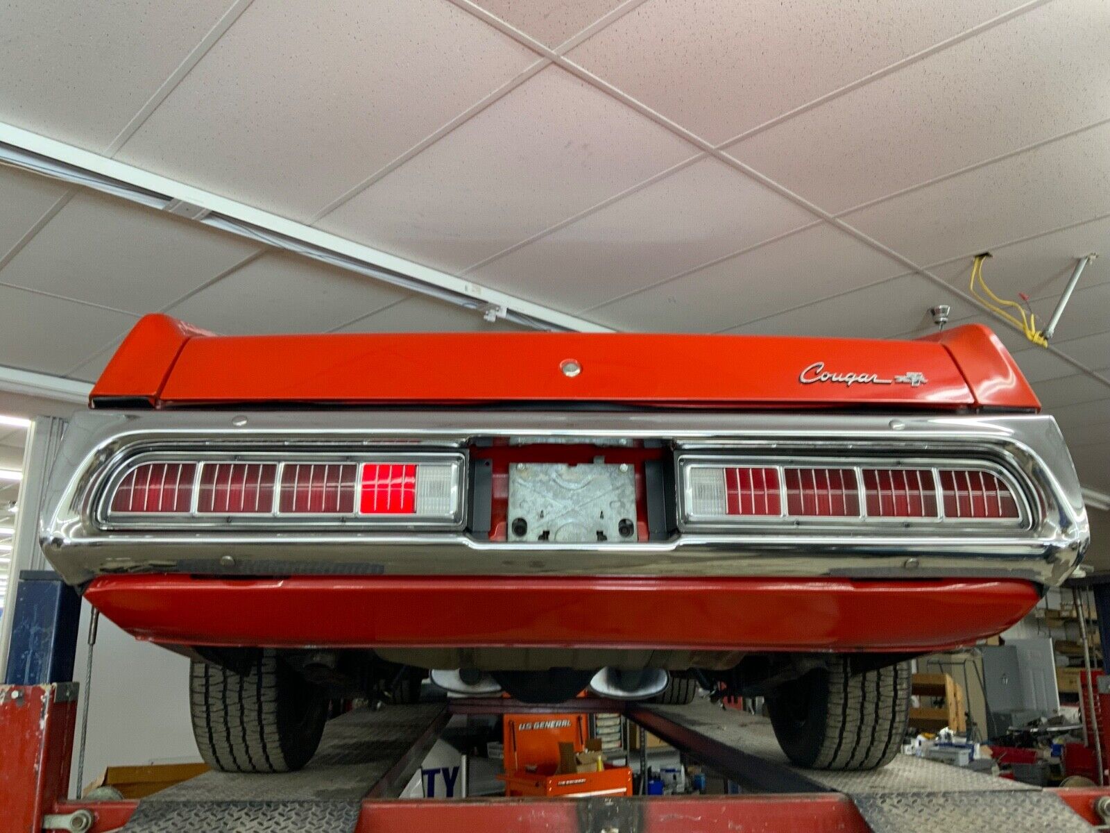 Mercury-Cougar-Coupe-1973-Red-White-107826-32