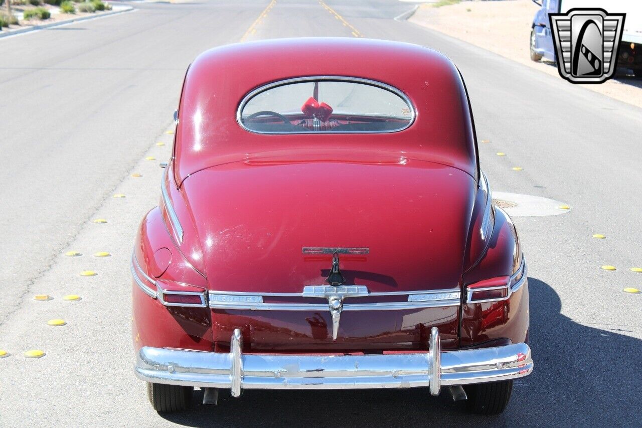 Mercury-Eight-Coupe-1946-Red-Beige-5636-7