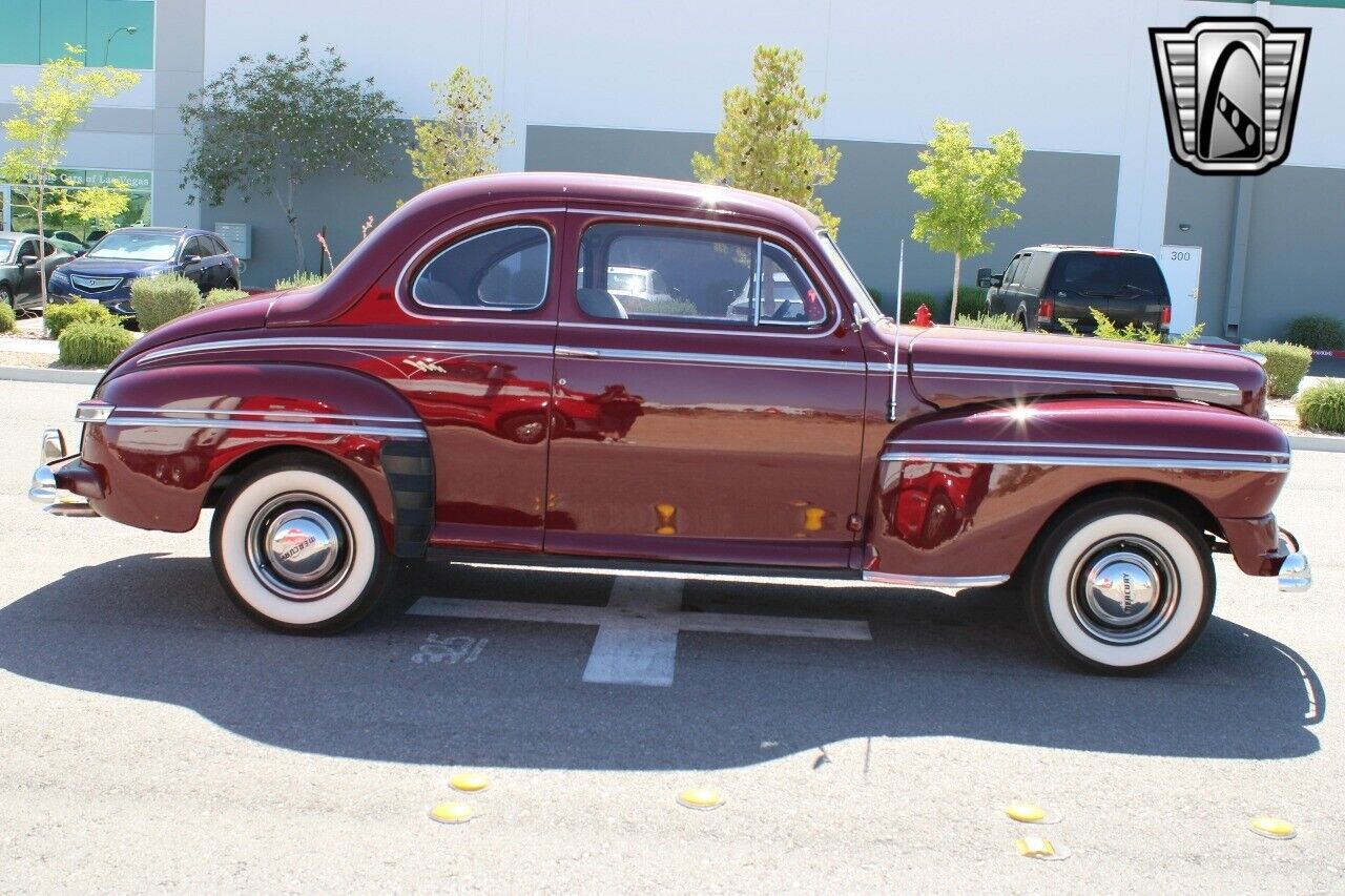 Mercury-Eight-Coupe-1946-Red-Beige-5636-9