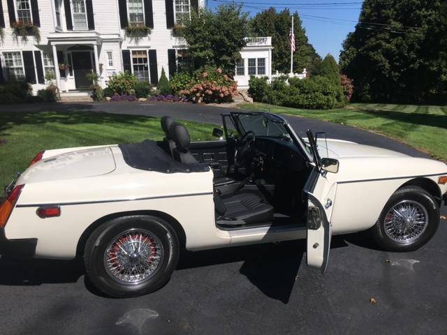 Mg-B-convertible-1979-white-21726-5