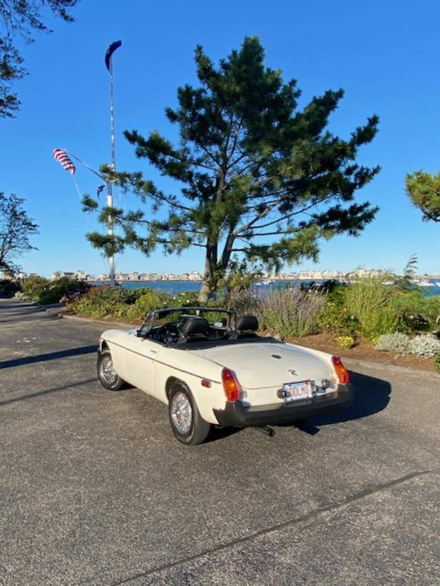 Mg-B-convertible-1979-white-21726-7