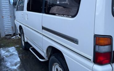 Mitsubishi-Delica-starwagon-diesel-1992-white-144841-14